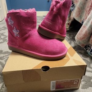 Little girls fushia Uggs